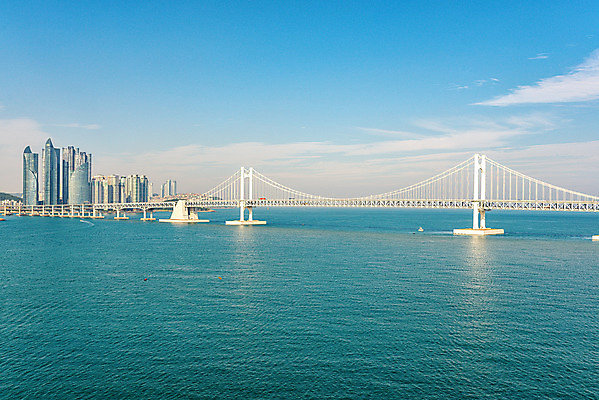 포토 JPG 주간 구름 바다 하늘 한국 풍경 사람없음 야외 도시풍경 부산 광안대교 국내여행 전경 국내포토 자연요소 아시아 여행 다리_건축물 도시 파일형식 탑뷰