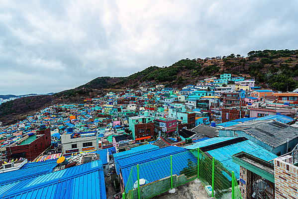 포토 JPG 주간 구름 하늘 한국 풍경 사람없음 야외 도시풍경 주택가 부산 국내여행 감천문화마을 전경 국내포토 자연요소 아시아 여행 마을 도시 파일형식 탑뷰