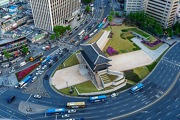 포토 JPG 주간 도로 서울 한국 풍경 사람없음 야외 도시풍경 숭례문 국내여행 전경 국내포토 자연요소 아시아 길 여행 교통시설 도시 랜드마크 파일형식 탑뷰