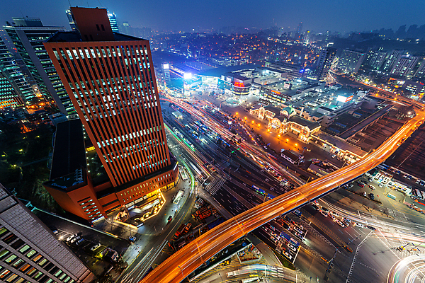 포토 JPG 주간 야경 서울 한국 빌딩 사람없음 야외 도시풍경 도시 고가도로 국내여행 궤적 서울역 미세먼지 전경 국내포토 자연요소 아시아 여행 풍경 건물 고속도로 야간 먼지 전철역 파일형식 탑뷰 풍경_경치
