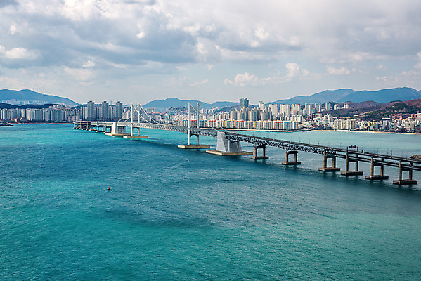 포토 JPG 주간 구름 바다 하늘 한국 풍경 사람없음 야외 도시풍경 부산 광안대교 국내여행 전경 국내포토 자연요소 아시아 여행 다리 도시 가교 파일형식 탑뷰
