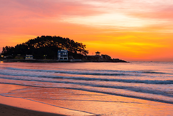 포토 JPG 바다 하늘 한국 풍경 사람없음 야외 도시풍경 태양 일출 일몰 부산 국내여행 전경 송정해수욕장 국내포토 자연요소 아시아 여행 노을 도시 해수욕장 파일형식 탑뷰