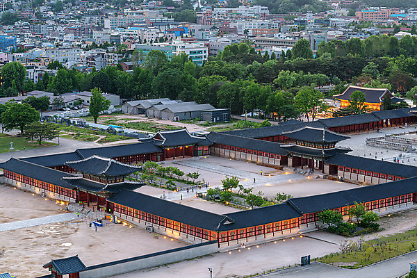 포토 JPG 주간 한국문화 서울 풍경 사람없음 야외 도시풍경 궁전 경복궁 광화문 국내여행 전경 국내포토 자연요소 동양문화 여행 고건축 한국 도시 랜드마크 파일형식 탑뷰