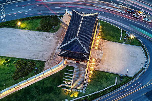 포토 JPG 한국문화 야경 서울 사람없음 야외 빛 도시풍경 숭례문 국내여행 궤적 중구 전경 국내포토 동양문화 여행 한국 풍경 도시 야간 랜드마크 파일형식 탑뷰 풍경_경치