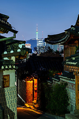 포토 JPG 한국문화 야경 한옥 서울 사람없음 야외 도시풍경 한옥마을 국내여행 북촌 전경 국내포토 동양문화 한국전통 여행 고건축 한국 풍경 마을 도시 야간 파일형식 탑뷰 풍경_경치