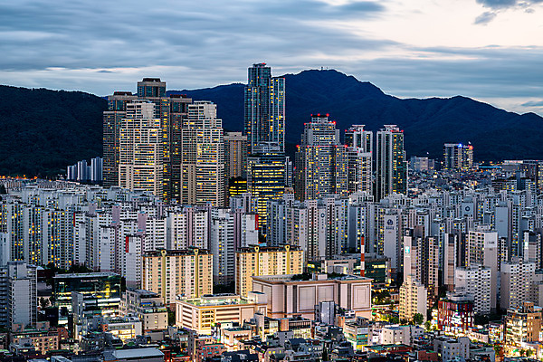 포토 JPG 구름 야경 하늘 부동산 아파트 한국 사람없음 야외 도시풍경 고층빌딩 강남 국내여행 전경 국내포토 자연요소 아시아 여행 주택 서울 풍경 빌딩 도시 재산 야간 파일형식 탑뷰 풍경_경치