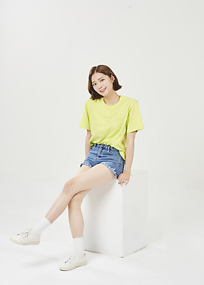 포토 JPG 스튜디오촬영 전신 우먼라이프 여학생 여자 대학생 반바지 실내 한명 미소 앉기 20대 성인 옆모습 여름 여름휴가 바캉스 한국인 흰배경 여대생 성인여자한명만 국내포토 1 학생 라이프스타일 계절 뷰포인트 백그라운드 바지 모션 휴가 표정 사람 동양인 청년 내부 흰색 여자한명만 성인여자만 파일형식 여름_계절