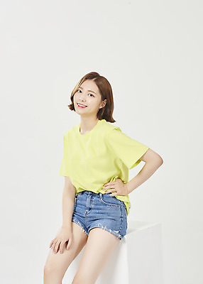 포토 JPG 스튜디오촬영 우먼라이프 여학생 여자 대학생 허리손 반바지 실내 한명 미소 앉기 상반신 20대 성인 옆모습 여름 여름휴가 바캉스 한국인 흰배경 여대생 성인여자한명만 국내포토 1 학생 라이프스타일 계절 뷰포인트 포즈 백그라운드 바지 모션 휴가 표정 사람 동양인 청년 내부 흰색 여자한명만 성인여자만 파일형식 여름_계절