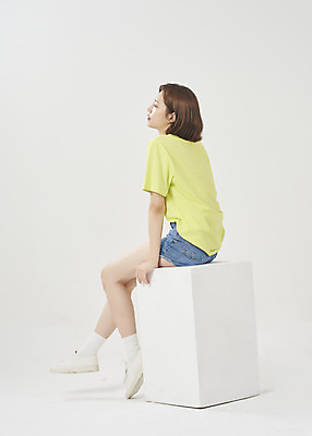 포토 JPG 스튜디오촬영 전신 우먼라이프 여학생 여자 대학생 반바지 실내 한명 미소 앉기 20대 성인 뒷모습 여름 여름휴가 바캉스 한국인 흰배경 여대생 성인여자한명만 국내포토 1 학생 라이프스타일 계절 뷰포인트 백그라운드 바지 모션 휴가 표정 사람 동양인 청년 내부 흰색 여자한명만 성인여자만 파일형식 여름_계절