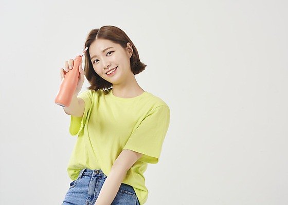 포토 JPG 스튜디오촬영 우먼라이프 여학생 여자 음료 대학생 반바지 실내 빨대 한명 미소 앉기 상반신 20대 성인 앞모습 여름 여름휴가 바캉스 한국인 흰배경 여대생 성인여자한명만 국내포토 1 학생 라이프스타일 계절 뷰포인트 백그라운드 바지 모션 휴가 표정 사람 동양인 청년 내부 흰색 여자한명만 성인여자만 파일형식 여름_계절