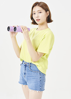 포토 JPG 스튜디오촬영 우먼라이프 여학생 여자 대학생 반바지 실내 한명 서기 미소 상반신 20대 성인 옆모습 여름 여름휴가 바캉스 망원경 한국인 흰배경 여대생 성인여자한명만 국내포토 1 학생 라이프스타일 계절 뷰포인트 백그라운드 바지 모션 휴가 표정 사람 동양인 청년 내부 흰색 여자한명만 성인여자만 파일형식 여름_계절