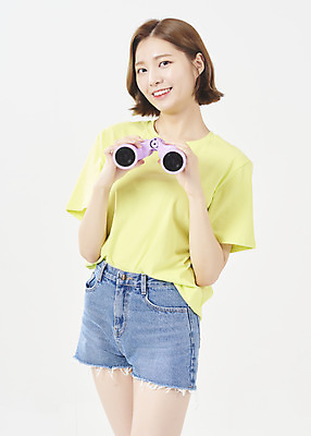 포토 JPG 스튜디오촬영 우먼라이프 여학생 여자 대학생 반바지 실내 한명 서기 미소 상반신 20대 성인 앞모습 여름 여름휴가 바캉스 망원경 한국인 흰배경 여대생 성인여자한명만 국내포토 1 학생 라이프스타일 계절 뷰포인트 백그라운드 바지 모션 휴가 표정 사람 동양인 청년 내부 흰색 여자한명만 성인여자만 파일형식 여름_계절