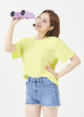 포토 JPG 스튜디오촬영 우먼라이프 여학생 여자 대학생 허리손 반바지 실내 한명 서기 미소 상반신 20대 성인 앞모습 여름 여름휴가 바캉스 망원경 한국인 흰배경 여대생 성인여자한명만 국내포토 1 학생 라이프스타일 계절 뷰포인트 포즈 백그라운드 바지 모션 휴가 표정 사람 동양인 청년 내부 흰색 여자한명만 성인여자만 파일형식 여름_계절