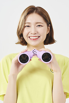 포토 JPG 스튜디오촬영 우먼라이프 여학생 여자 대학생 실내 한명 서기 미소 상반신 20대 성인 앞모습 여름 여름휴가 바캉스 망원경 한국인 흰배경 여대생 성인여자한명만 국내포토 1 학생 라이프스타일 계절 뷰포인트 백그라운드 모션 휴가 표정 사람 동양인 청년 내부 흰색 여자한명만 성인여자만 파일형식 여름_계절