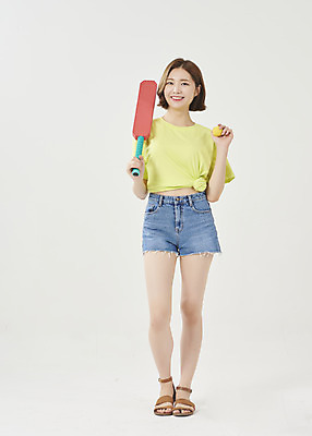 포토 JPG 스튜디오촬영 전신 우먼라이프 여학생 여자 대학생 반바지 공 실내 한명 서기 미소 20대 성인 앞모습 여름 여름휴가 바캉스 한국인 라켓 흰배경 여대생 크리켓 성인여자한명만 국내포토 1 학생 라이프스타일 계절 스포츠용품 뷰포인트 백그라운드 바지 모션 휴가 표정 사람 동양인 청년 내부 구기 흰색 여자한명만 성인여자만 파일형식 여름_계절