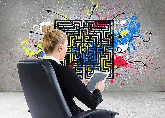 포토 JPG 해외이미지 백인 여자 벽 비즈니스 한명 앉기 정장 20대 파란색 태블릿 디지털 페인트 회색 터치 정보 흰색 작업 비즈니스우먼 우아함 낙서 스마트 상업 회전의자 터치스크린 스타일 해외202004 해외포토 서양인 1 옷 컬러 컨셉 의자 모션 사람 청년 전자제품 스마트기기 직장인 파일형식