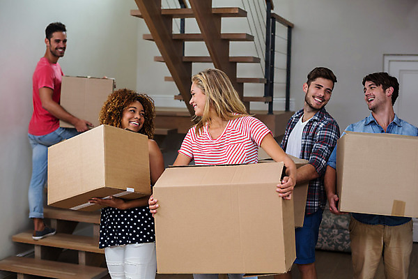 포토 JPG 해외이미지 백인 라이프스타일 여자 남자 행복 가정 모션 새로움 아파트 주택 함께함 실내 서기 여러명 20대 캐주얼 상자 계단 우정 패키지 해외202004 해외포토 서양인 옷 감정 다수 컨셉 사람 청년 내부 건물 생활 친구 파일형식