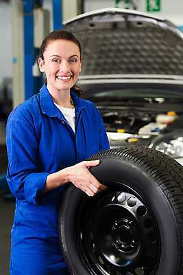 포토 JPG 해외이미지 백인 직업 여자 행복 자동차 노동자 실내 작업복 한명 20대 성인 파란색 잡기 작업실 기술자 서비스 타이어 정비공 적재 보닛 정비소 차고 성인여자한명만 해외202004 해외포토 서양인 1 옷 감정 육상교통 컬러 모션 사람 청년 내부 여자한명만 성인여자만 파일형식