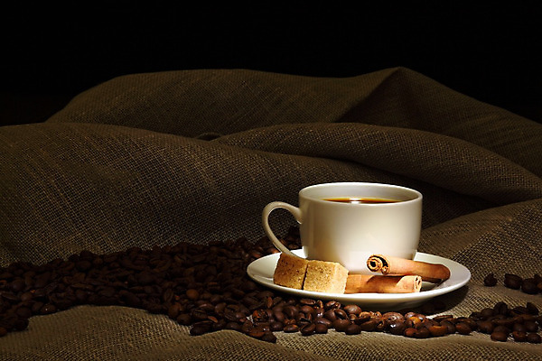 포토 JPG 해외이미지 접시 커피 음료 음식 탁자 따뜻함 사람없음 컵 갈색 검은색 거품 카페 머그컵 흰색 뜨거움 낟알 컵받침 카푸치노 에스프레소 모카 카페인 해외202004 해외포토 식기 컬러 가구 상점 받침대 파일형식