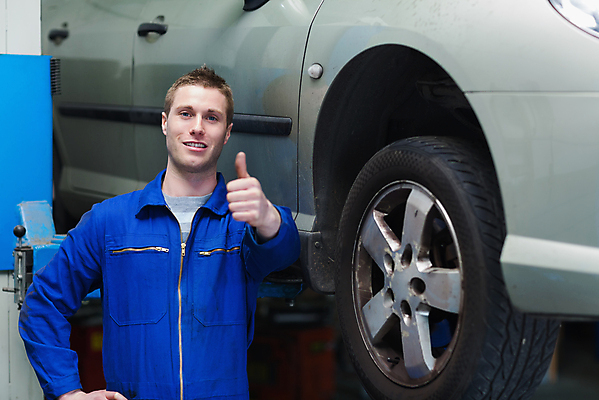 포토 JPG 해외이미지 백인 직업 응시 남자 행복 자동차 노동자 기술 실내 작업복 한명 손짓 20대 성인 작업실 기술자 서비스 사인 만족 타이어 정비공 완벽 정비소 차고 성인남자한명만 해외202004 해외포토 서양인 1 시선 옷 감정 육상교통 컨셉 모션 사람 청년 내부 남자한명만 성인남자만 파일형식