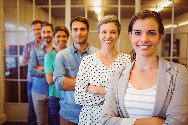 포토 JPG 해외이미지 서양인 외국인 백인 여자 남자 중년 50대 비즈니스 직장 함께함 실내 서기 여러명 20대 성인 사무실 직장인 비즈니스맨 비즈니스우먼 닫기 동료 직원 줄서기 해외202004 해외포토 직업 다수 컨셉 회사 관계 모션 사람 인종 청년 내부 파일형식