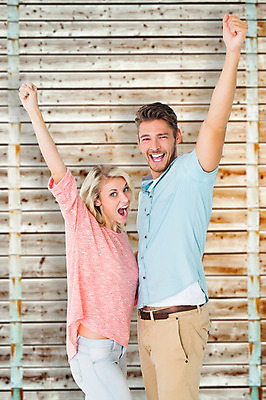 포토 JPG 해외이미지 백인 커플 응시 여자 남자 행복 포즈 백그라운드 응원 성공 갈색머리 사랑 서기 사람 20대 청년 두명 캐주얼 금발 흥분 필승 스타일 해외202004 해외포토 서양인 헤어스타일 시선 옷 감정 컨셉 관계 모션 성인 우승 파일형식