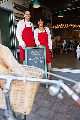 포토 JPG 해외이미지 백인 라이프스타일 여자 남자 행복 커피 음식 비즈니스 청소년 노동자 함께함 서기 20대 성인 두명 30대 상점 식당 요리사 칠판 앞치마 카페 빵집 업무 종업원 동료 직원 서비스 카페테리아 주인 제빵사 해외202004 해외포토 서양인 직업 감정 음료 컨셉 관계 모션 사람 청년 생활 장년 작업 파일형식