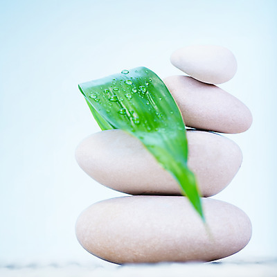 포토 JPG 해외이미지 라이프스타일 백그라운드 컨셉 잎 휴식 사람없음 물 쌓기 스파 회색 조약돌 마사지 테라피 해외202004 해외포토 자연요소 식물 컬러 모션 생활 뷰티 돌_바위 파일형식