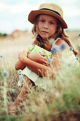포토 JPG 해외이미지 모자 라이프스타일 계절 꽃 행복 어린이 꽃무늬 밭 자연 휴가 휴식 건강 한명 사람 초원 야외 여름 걷기 화목 봄 자유 시골 신선 허브 에코 유기농 밀짚 내추럴 해외202004 해외포토 식물 1 웰빙 잡화 감정 컨셉 무늬 농업 모션 생활 환경 짚 생태계 파일형식