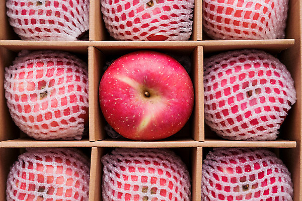 포토 JPG 해외이미지 종이 음식 백그라운드 농업 다이어트 과일 포장 자연 쟁반 건강 사람없음 빨간색 상자 갈색 세일 덮개 신선 시장 사과 나무상자 유기농 내추럴 해외202004 해외포토 웰빙 산업 컬러 뚜껑 생태계 파일형식