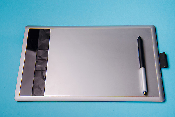 포토 JPG 해외이미지 직업 디자인 길 백그라운드 비즈니스 통신 창조 미술 사람없음 그래픽 컴퓨터 사무실 알약 연필 펜 디지털 검은색 페인트 장비 회색 흰색 공구 그리기 상품 디자이너 스케치 책상 그림 전자 예술가 멀티미디어 패드 고립 입력 해외202004 해외포토 컬러 가구 모션 문화예술 학용품 전자제품 필기구 약 도구 파일형식