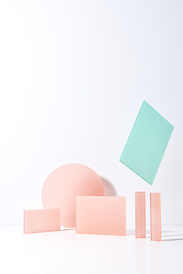 포토 JPG 스튜디오촬영 조각 백그라운드 조명 실내 사람없음 빛 컬러풀 사각형 여러개 원형 흰배경 반투명 아크릴 국내포토 도형 컬러 다수 재질 내부 흰색 파일형식