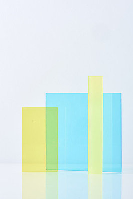 포토 JPG 스튜디오촬영 조각 백그라운드 조명 실내 사람없음 빛 컬러풀 사각형 여러개 흰배경 반투명 아크릴 국내포토 도형 컬러 다수 재질 내부 흰색 파일형식