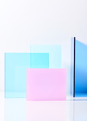 포토 JPG 스튜디오촬영 조각 백그라운드 조명 실내 사람없음 빛 컬러풀 사각형 여러개 흰배경 반투명 아크릴 국내포토 도형 컬러 다수 재질 내부 흰색 파일형식