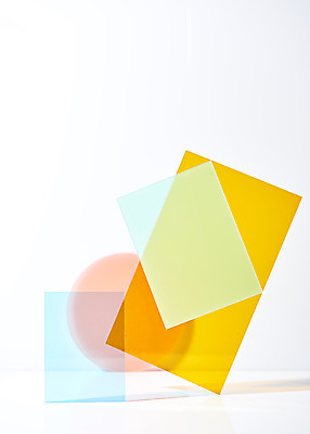 포토 JPG 스튜디오촬영 조각 백그라운드 조명 실내 사람없음 빛 컬러풀 사각형 여러개 원형 흰배경 공중부양 반투명 아크릴 국내포토 도형 컬러 다수 재질 내부 흰색 파일형식