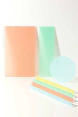 포토 JPG 스튜디오촬영 조각 백그라운드 조명 실내 사람없음 빛 컬러풀 사각형 여러개 원형 흰배경 반투명 아크릴 국내포토 도형 컬러 다수 재질 내부 흰색 파일형식