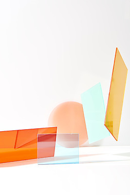 포토 JPG 스튜디오촬영 조각 백그라운드 조명 실내 사람없음 빛 컬러풀 사각형 여러개 원형 흰배경 공중부양 반투명 아크릴 국내포토 도형 컬러 다수 재질 내부 흰색 파일형식