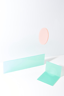 포토 JPG 스튜디오촬영 조각 백그라운드 조명 실내 사람없음 빛 컬러풀 사각형 원형 세개 흰배경 공중부양 반투명 아크릴 국내포토 도형 컬러 재질 3 내부 흰색 파일형식