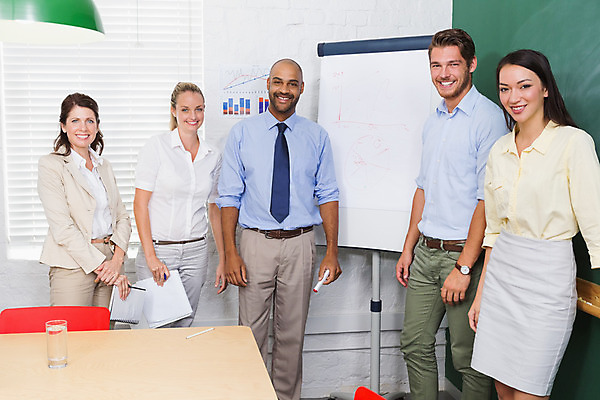 포토 JPG 해외이미지 서양인 외국인 백인 여자 남자 40대 중년 비즈니스 직장 함께함 실내 서기 여러명 20대 성인 30대 사무실 직장인 비즈니스맨 비즈니스우먼 발표 동료 직원 해외202004 해외포토 직업 다수 컨셉 회사 관계 모션 사람 인종 청년 내부 장년 파일형식