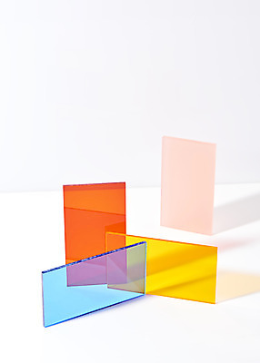 포토 JPG 스튜디오촬영 조각 백그라운드 조명 실내 사람없음 빛 컬러풀 사각형 여러개 흰배경 반투명 아크릴 국내포토 도형 컬러 다수 재질 내부 흰색 파일형식