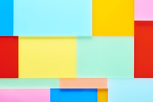 포토 JPG 스튜디오촬영 조각 백그라운드 패턴 조명 실내 사람없음 빛 컬러풀 사각형 여러개 흰배경 모자이크 반투명 아크릴 국내포토 도형 컬러 다수 무늬 재질 내부 흰색 파일형식