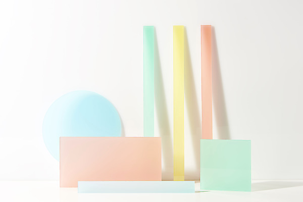 포토 JPG 스튜디오촬영 조각 백그라운드 조명 실내 사람없음 빛 컬러풀 사각형 여러개 원형 흰배경 반투명 아크릴 국내포토 도형 컬러 다수 재질 내부 흰색 파일형식