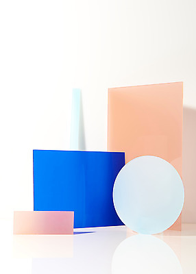 포토 JPG 스튜디오촬영 조각 백그라운드 조명 실내 사람없음 빛 컬러풀 사각형 여러개 원형 흰배경 반투명 아크릴 국내포토 도형 컬러 다수 재질 내부 흰색 파일형식