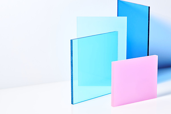 포토 JPG 스튜디오촬영 조각 백그라운드 조명 실내 사람없음 빛 컬러풀 사각형 여러개 흰배경 반투명 아크릴 국내포토 도형 컬러 다수 재질 내부 흰색 파일형식