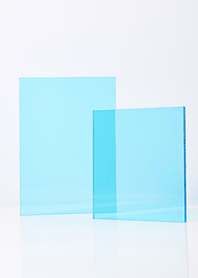 포토 JPG 스튜디오촬영 조각 백그라운드 조명 실내 사람없음 파란색 빛 사각형 두개 흰배경 반투명 아크릴 국내포토 도형 컬러 2 재질 내부 흰색 파일형식