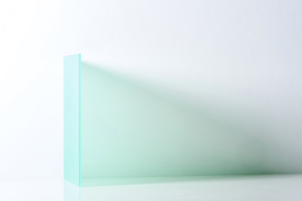 포토 JPG 스튜디오촬영 조각 백그라운드 조명 실내 그림자 사람없음 연두색 빛 한개 문 사각형 흰배경 반투명 아크릴 국내포토 도형 1 재질 내부 초록색 흰색 파일형식