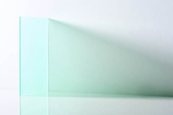 포토 JPG 스튜디오촬영 조각 백그라운드 조명 실내 그림자 사람없음 연두색 빛 한개 문 사각형 흰배경 반투명 아크릴 국내포토 도형 1 재질 내부 초록색 흰색 파일형식