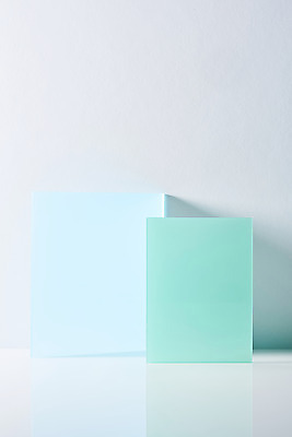 포토 JPG 스튜디오촬영 조각 백그라운드 조명 실내 사람없음 빛 컬러풀 사각형 두개 흰배경 반투명 아크릴 국내포토 도형 컬러 2 재질 내부 흰색 파일형식