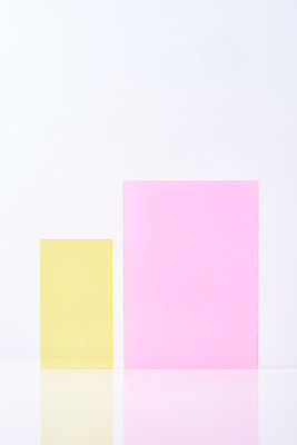 포토 JPG 스튜디오촬영 조각 백그라운드 조명 실내 사람없음 빛 컬러풀 사각형 두개 흰배경 반투명 아크릴 국내포토 도형 컬러 2 재질 내부 흰색 파일형식