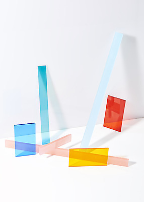 포토 JPG 스튜디오촬영 조각 백그라운드 조명 실내 사람없음 빛 컬러풀 사각형 여러개 흰배경 반투명 아크릴 국내포토 도형 컬러 다수 재질 내부 흰색 파일형식